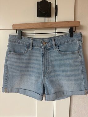Old Navy Hi-Rise WOW Light Wash Cuffed Denim Shorts - Size 6